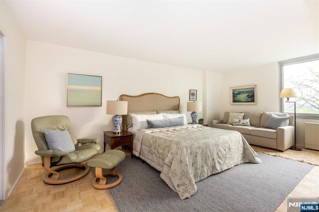 1 Claridge Drive 408, Verona, NJ 07044