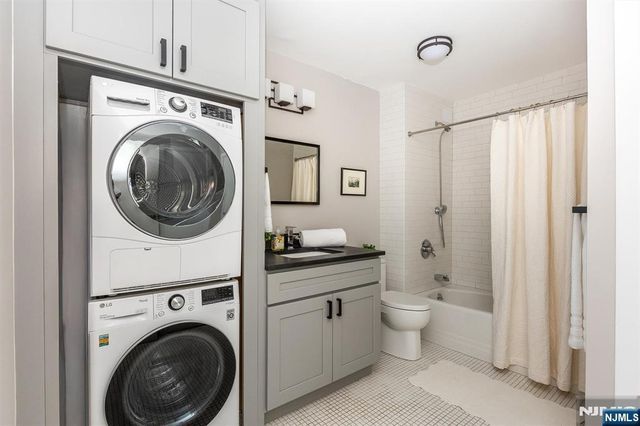 1 Claridge Drive 408, Verona, NJ 07044
