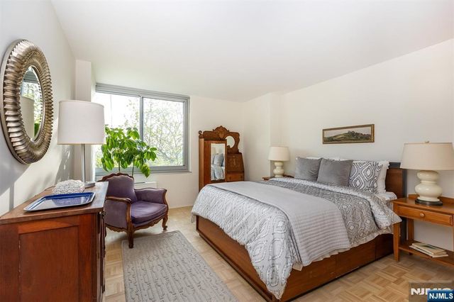 1 Claridge Drive 408, Verona, NJ 07044