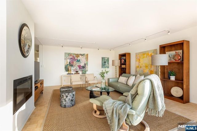 1 Claridge Drive 408, Verona, NJ 07044