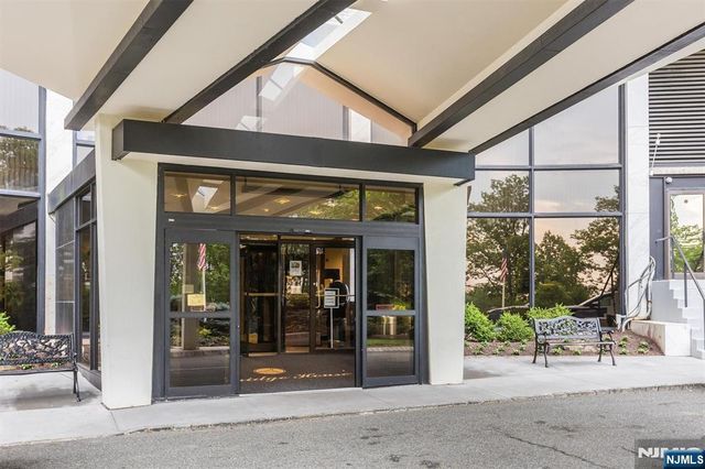 1 Claridge Drive 408, Verona, NJ 07044