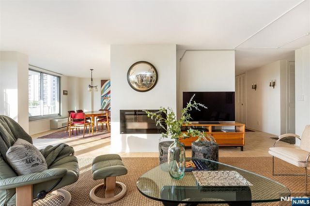 1 Claridge Drive 408, Verona, NJ 07044