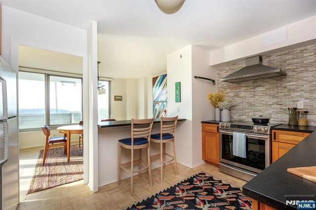 1 Claridge Drive 408, Verona, NJ 07044