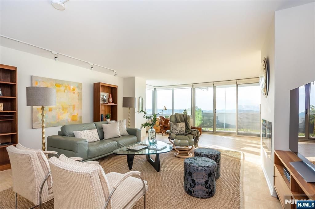 1 Claridge Drive 408, Verona, NJ 07044