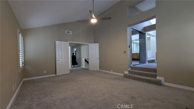 18 Harrisburg, Irvine, CA 92620