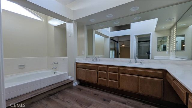 18 Harrisburg, Irvine, CA 92620