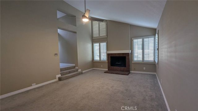 18 Harrisburg, Irvine, CA 92620