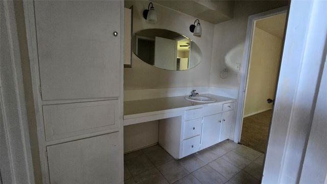 1403 Blalock Road 11, Houston, TX 77055