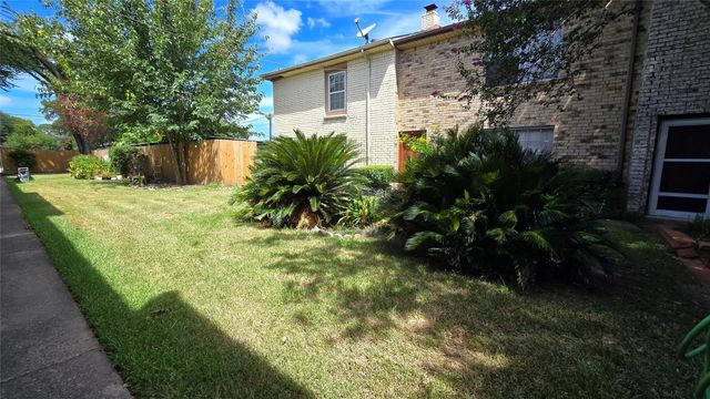 1403 Blalock Road 11, Houston, TX 77055