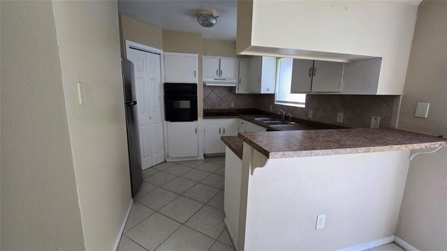 1403 Blalock Road 11, Houston, TX 77055