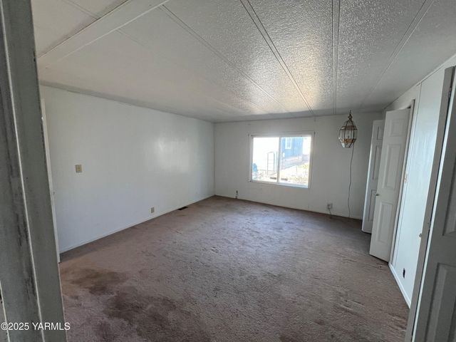 W 714 Third St # 35, Zillah, WA 98953