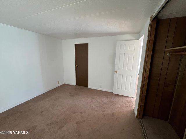 W 714 Third St # 35, Zillah, WA 98953