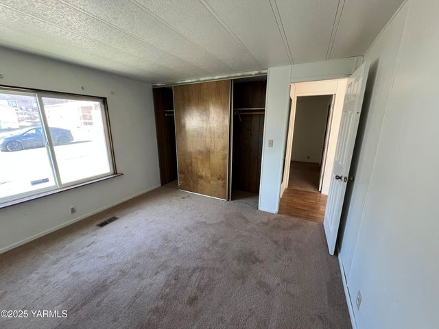 W 714 Third St # 35, Zillah, WA 98953