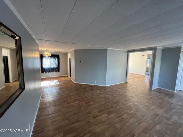 W 714 Third St # 35, Zillah, WA 98953