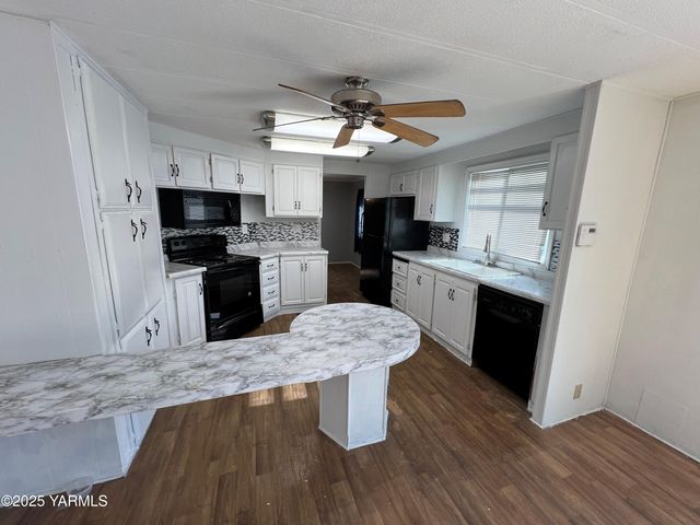 W 714 Third St # 35, Zillah, WA 98953