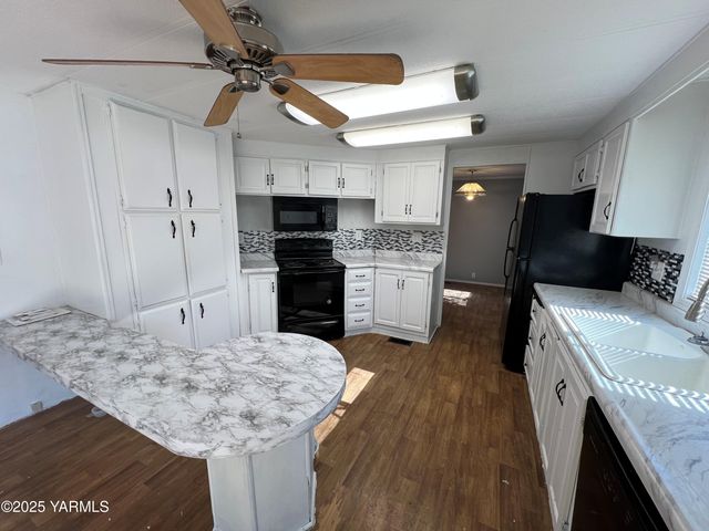 W 714 Third St # 35, Zillah, WA 98953