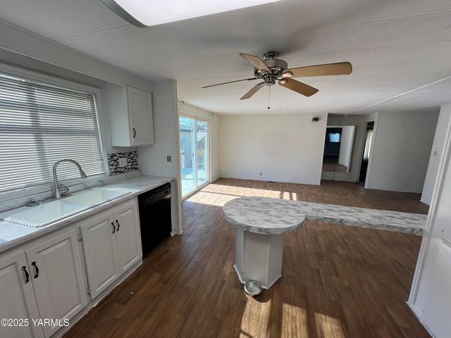 W 714 Third St # 35, Zillah, WA 98953