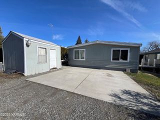W 714 Third St # 35, Zillah, WA 98953