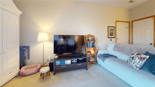 10335 Norfolk Drive 8, Johnston, IA 50131