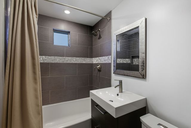 5434 W Wrightwood Avenue, Chicago, IL 60639