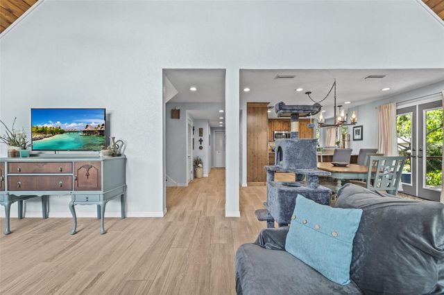 12869 POINSETTIA AVENUE, Seminole, FL 33776