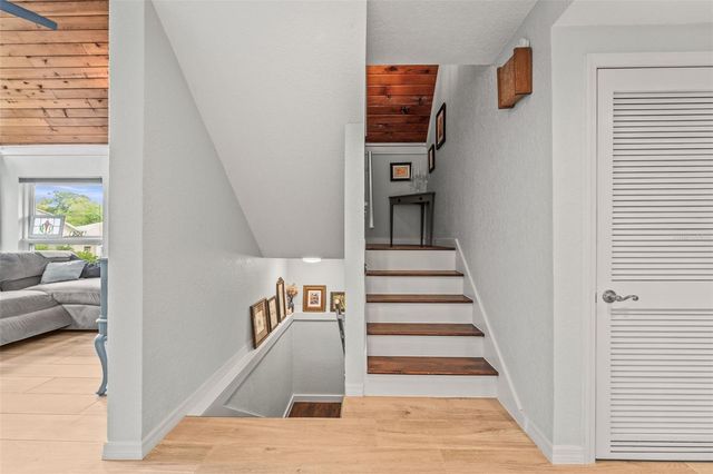 12869 POINSETTIA AVENUE, Seminole, FL 33776