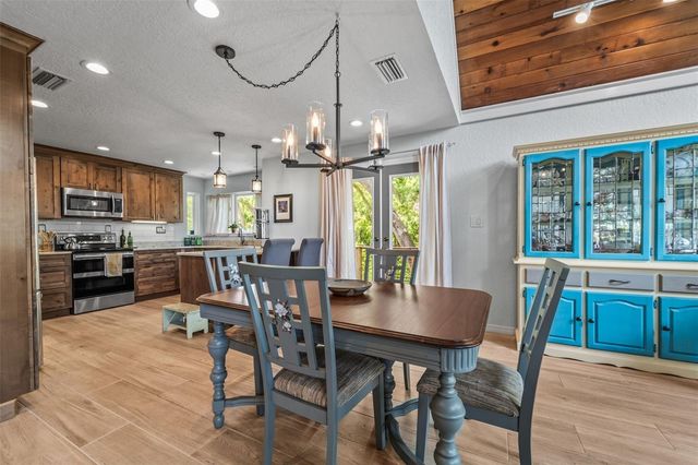 12869 POINSETTIA AVENUE, Seminole, FL 33776