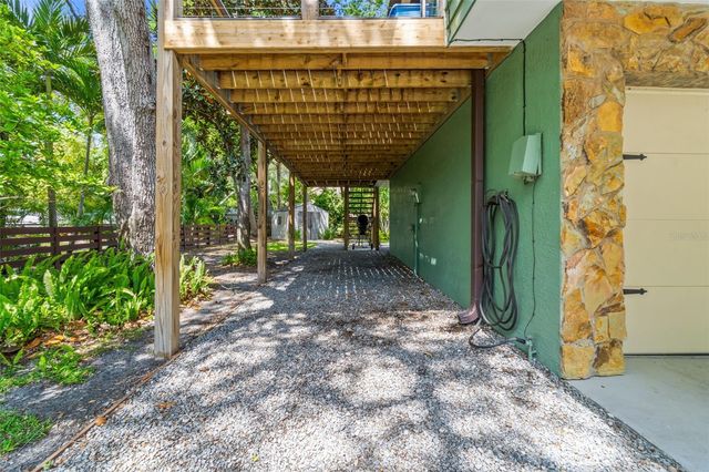 12869 POINSETTIA AVENUE, Seminole, FL 33776