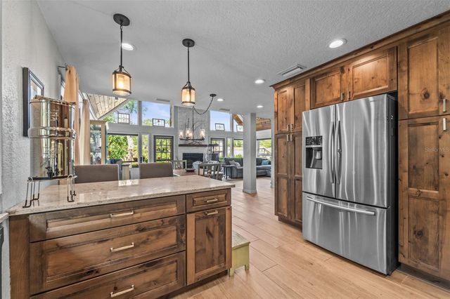 12869 POINSETTIA AVENUE, Seminole, FL 33776