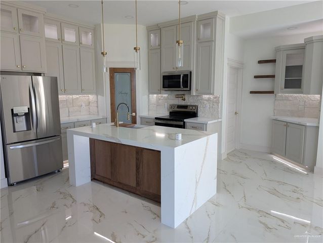 2213 N Piedra Avenue, Edinburg, TX 78542