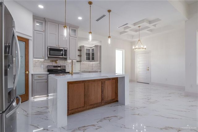 2213 N Piedra Avenue, Edinburg, TX 78542