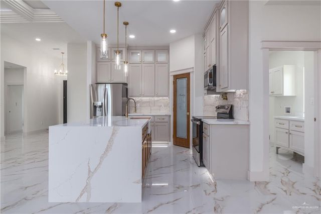 2213 N Piedra Avenue, Edinburg, TX 78542