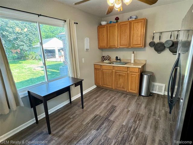 11430 Garfield, Redford, MI 48239