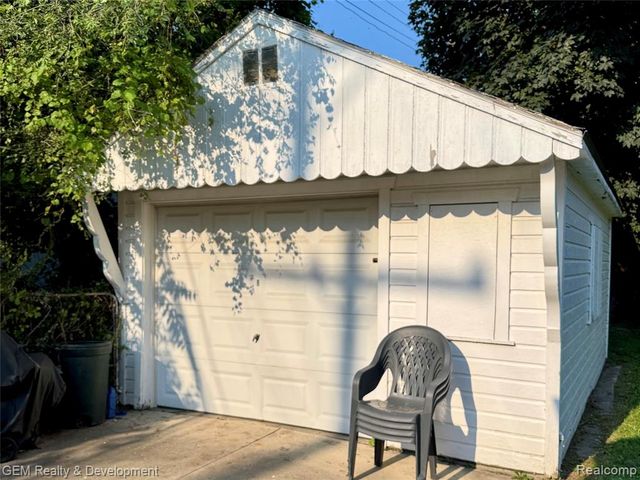 11430 Garfield, Redford, MI 48239