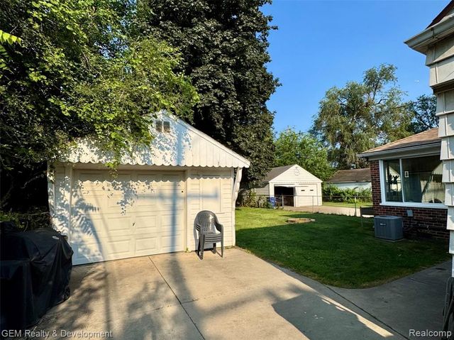11430 Garfield, Redford, MI 48239
