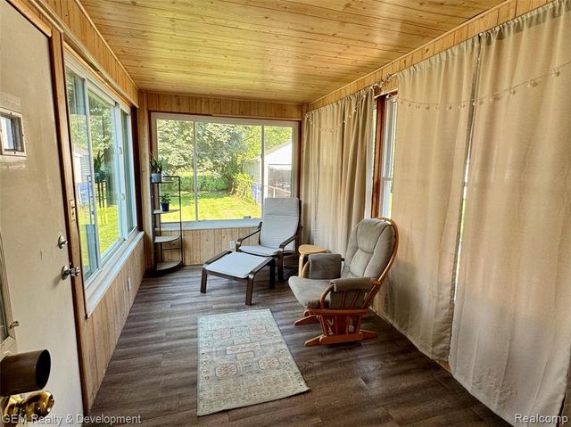 11430 Garfield, Redford, MI 48239