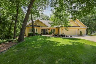 4210 Beaver Hills Drive, Des Moines, IA 50310