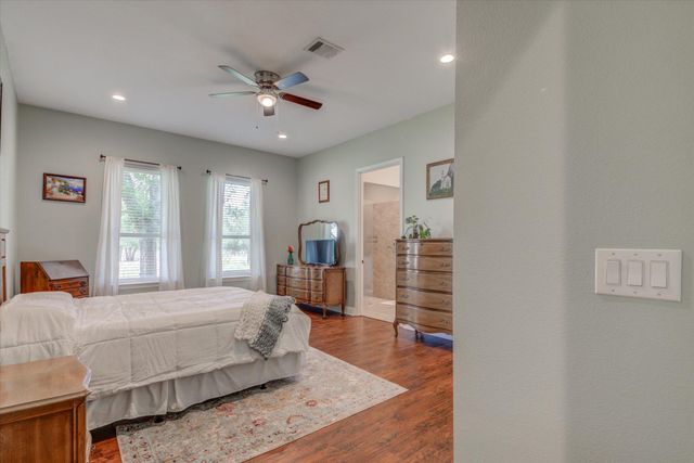 855 Aspen LN, Cottonwood Shores, TX 78657