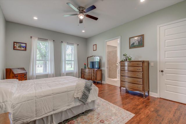 855 Aspen LN, Cottonwood Shores, TX 78657