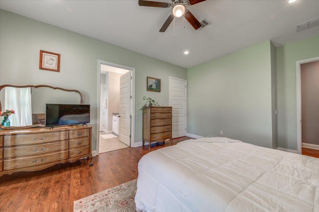 855 Aspen LN, Cottonwood Shores, TX 78657