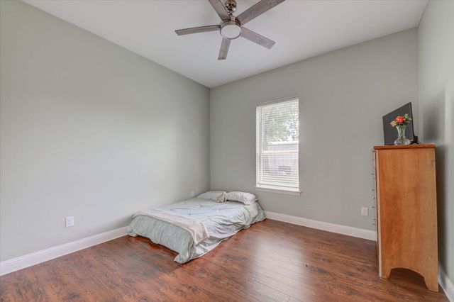 855 Aspen LN, Cottonwood Shores, TX 78657