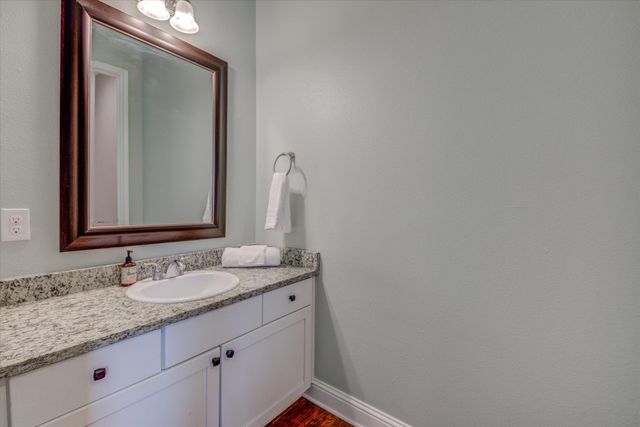 855 Aspen LN, Cottonwood Shores, TX 78657
