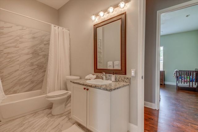 855 Aspen LN, Cottonwood Shores, TX 78657