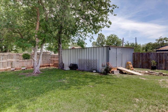 855 Aspen LN, Cottonwood Shores, TX 78657
