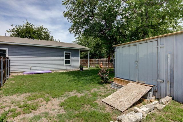 855 Aspen LN, Cottonwood Shores, TX 78657