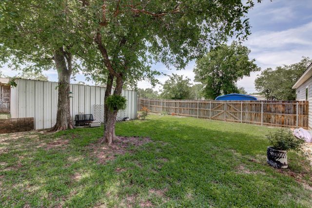 855 Aspen LN, Cottonwood Shores, TX 78657