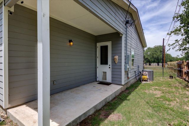 855 Aspen LN, Cottonwood Shores, TX 78657