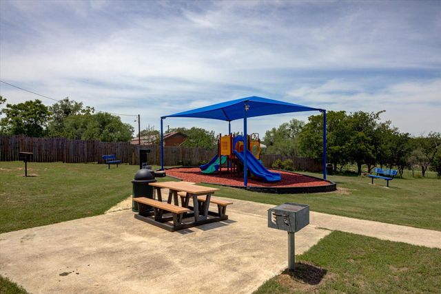 855 Aspen LN, Cottonwood Shores, TX 78657