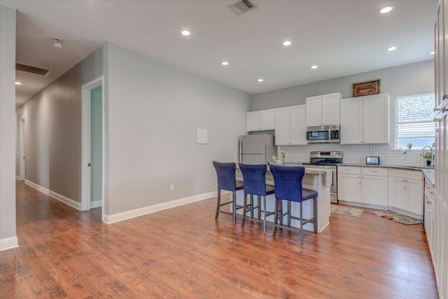 855 Aspen LN, Cottonwood Shores, TX 78657