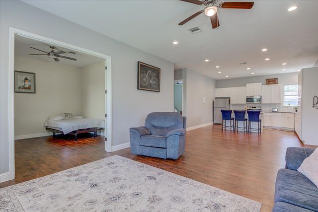 855 Aspen LN, Cottonwood Shores, TX 78657